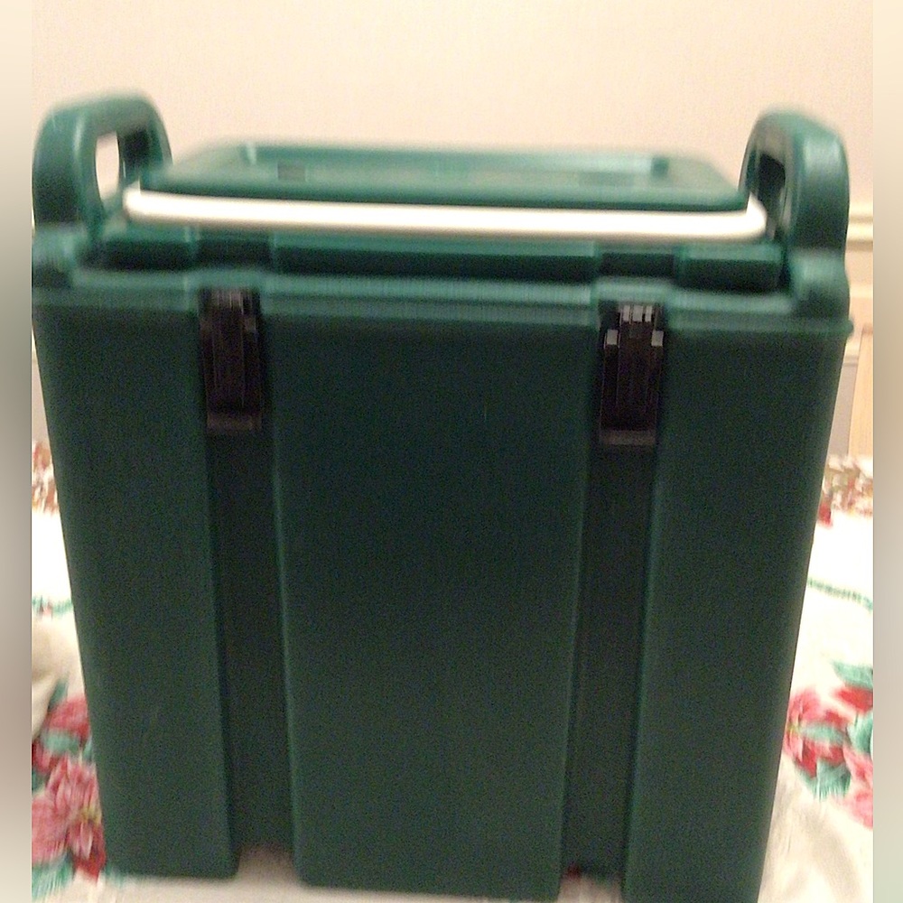 Cambro insulated large thermos hot or cold